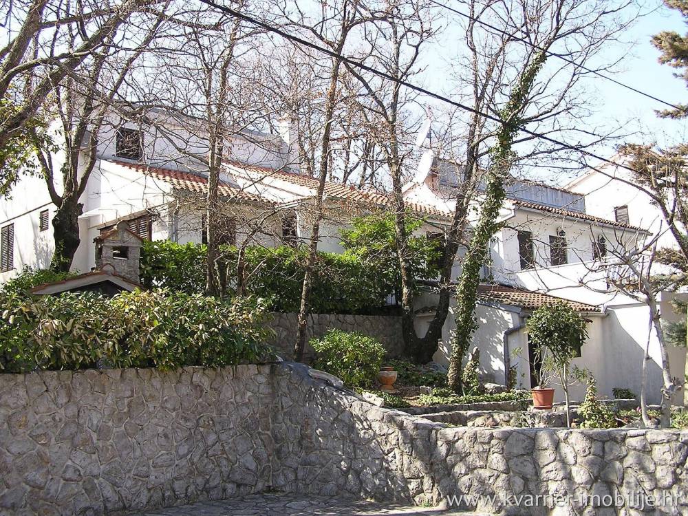 A Large Detached House with 4 Apartments and a Garden of 1.164 m² in a Quiet Location! ONLY 250 M FROM THE BEACH!