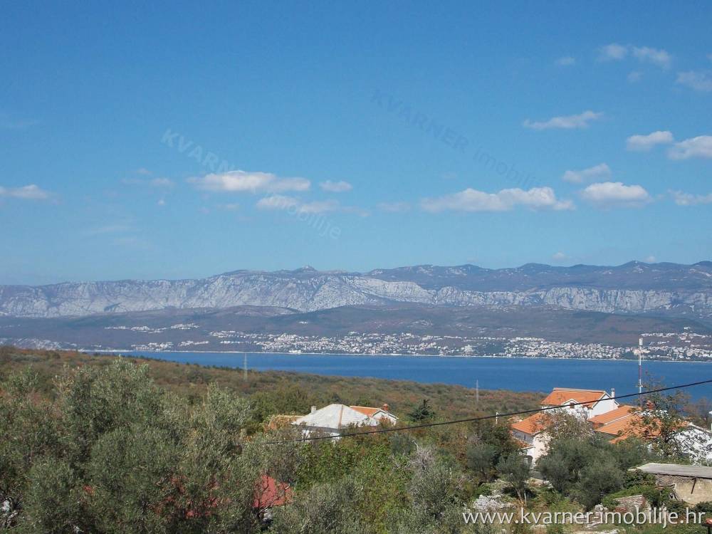 Kamnite hiše otok Krk prodaja / Kamnita hiša na mirni lokaciji z bazenom, tremi ločenimi stanovanji in panoramskim pogledom na morje!!