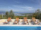 RUSTIKALNA KRASOTICA SA PANORAMSKIM POGLEDOM!! Luksuzno opremljena vila sa bazenom i panoramskm pogledom na more!!