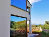 Kuća na mirnoj lokaciji blizu Malinske s lijepom okućnicom, bazenom i pogledom na more! | Kvarner imobilije