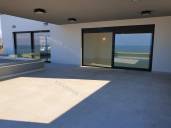 NOVA PONUDBA! Luksuzen penthouse z veliko pokrito teraso in pogledom na morje! Zelo privlačna lokacija, 100 m od morja! | Kvarner imobilije