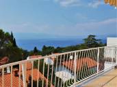 OPPORTUNITY! Apartment house in Njivice with 3 apartments with panoramic sea view just 150m from the beach !!
