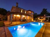 Detached villa with pool and beautifully landscaped garden in a quiet location!