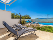 Otok Krk - dve luksuzno opremljeni hiši z bazeni in pogledom na morje!