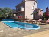 A unique opportunity !! Detached house with large garden and pool 200m from the beach !!