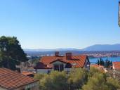 Excellent apartment in the center of Malinska with 3 bedrooms and sea view !!