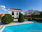 Luxuswohnung mit Pool und großem Garten in Porat!!