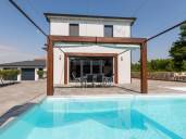 Luxuriöses modernes Haus mit Pool in ruhiger Lage!