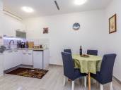 Excellent furnished apartment in Malinska with a garden!