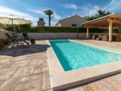 Detached house with pool in a peaceful location - for sale!