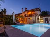 Detached house with 2 residential units and a pool - Vrbnik!