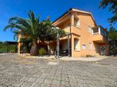 Ground-floor apartment with a garden and sea view!