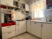 Apartman u prizemlju s okućnicom i pogledom na more!