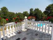 MALINSKA - Furnished house with 6 apartments, garage, swimming pool and beautifully landscaped garden!