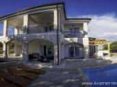 New furnished detached villa with swimming pool, large terraces and panoramic sea views!