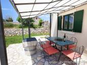 Exclusive! Stone house with swimming pool and beautiful garden in a quiet location!