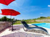 Exclusive! Stone house with swimming pool and beautiful garden in a quiet location!