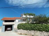 Prenovljena kamnita hiša na mirni lokaciji z velikimi terasami in lepim pogledom na morje!! 110 m² + 50 m² teras + garaža 22 m² + zemljišče 230 m²!