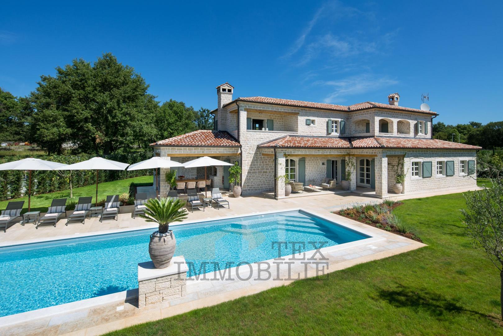 An exclusive country villa with swimming pool and sports facilities