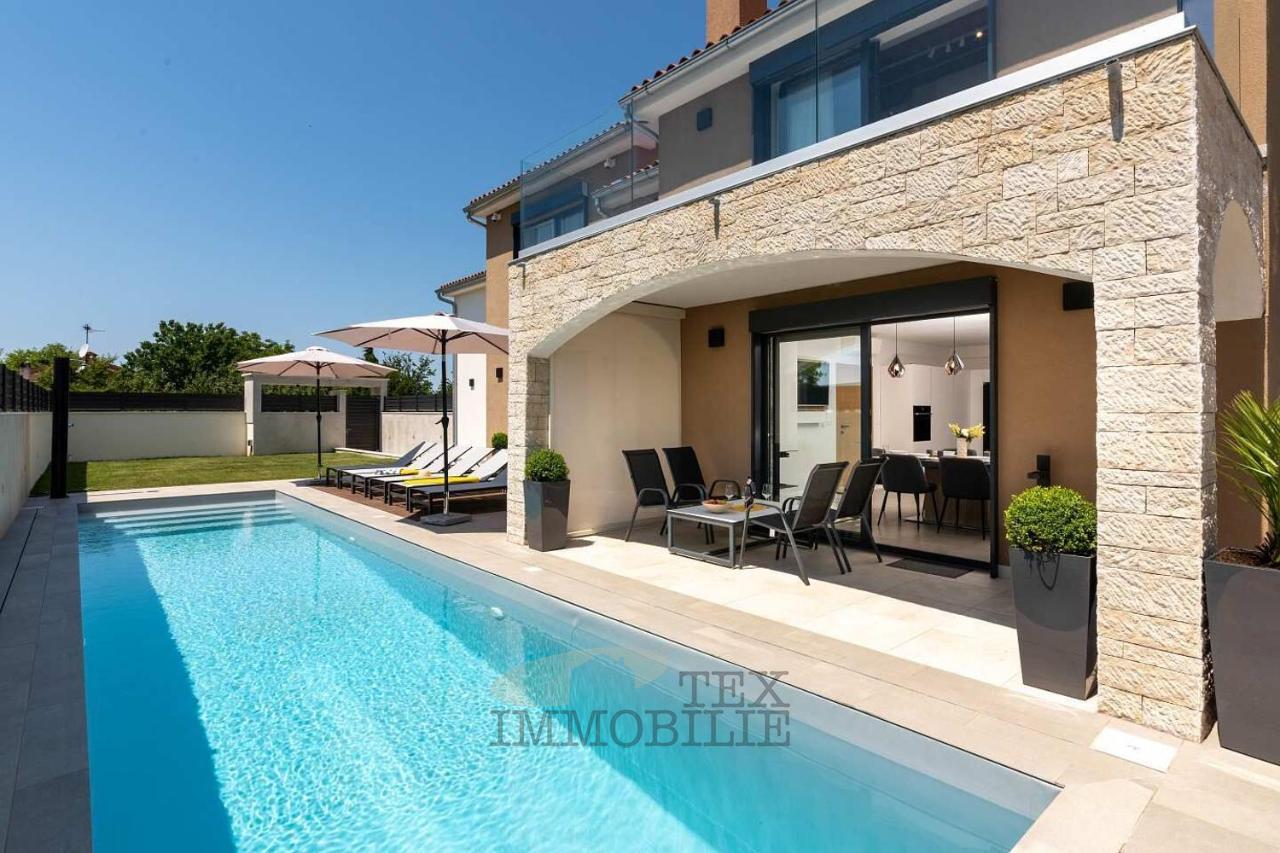 Bella villa moderna con piscina a Parenzo 