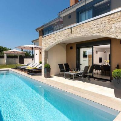 Bella villa moderna con piscina a Parenzo 